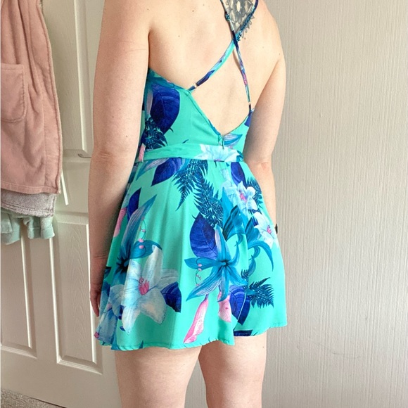 Quiz mint green turquoise blue floral playsuit size 10 - Picture 3 of 5